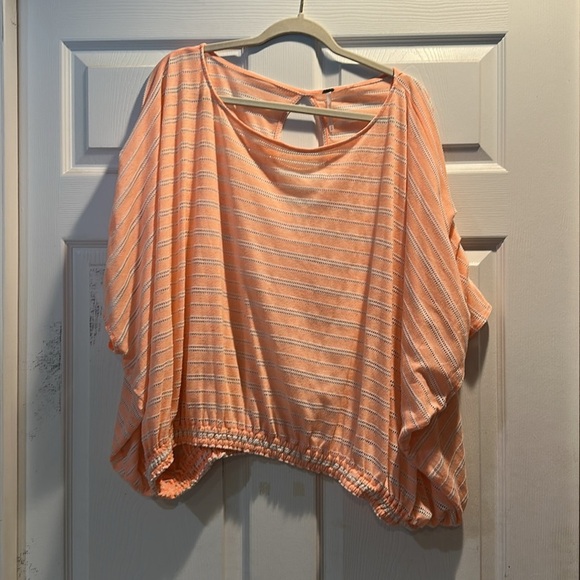 Free People Azalea Peach Eyelet Batwing Oversized Smocked Top M Tee Shirt - Picture 2 of 8